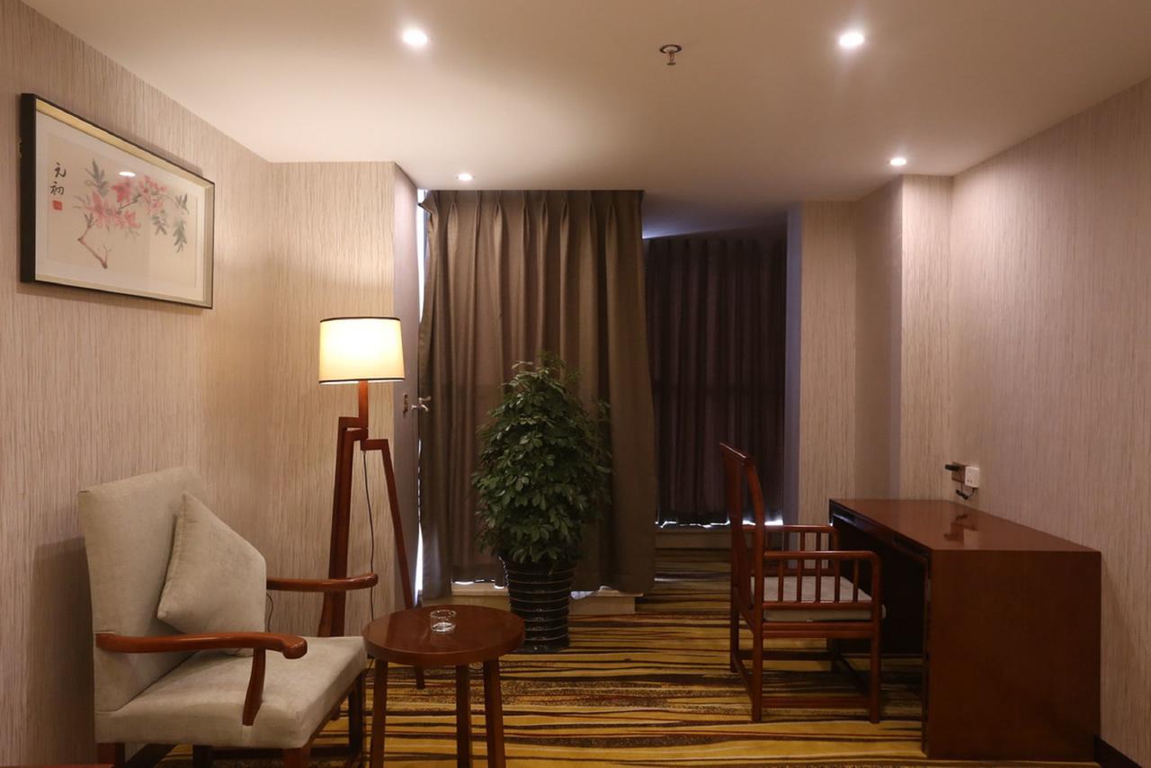 Mingshan Hotel 청두 외부 사진