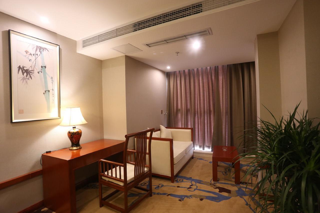 Mingshan Hotel 청두 외부 사진