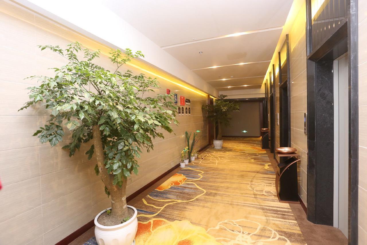 Mingshan Hotel 청두 외부 사진