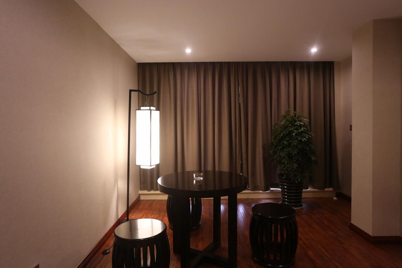 Mingshan Hotel 청두 외부 사진